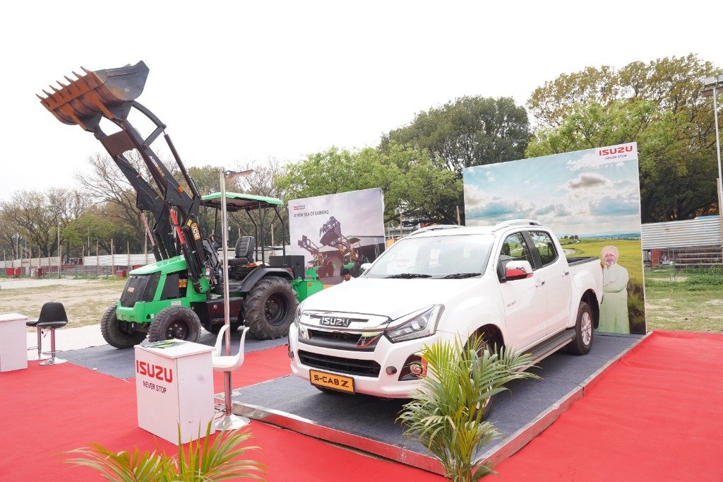 Isuzu S-CAB Z Truck Display